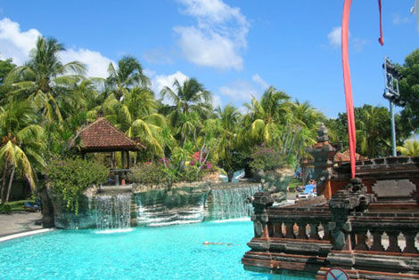 Piscine - balnéaire au Ramada Bintang 4* + Kamandalu Resort & Spa 5* à Ubud