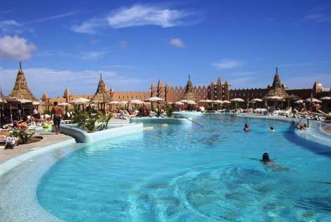 Une des piscines du complexe - Olympien Riu Funana