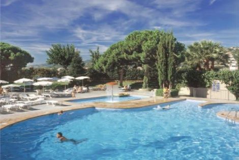 Piscine extérieure - Montagut Suites