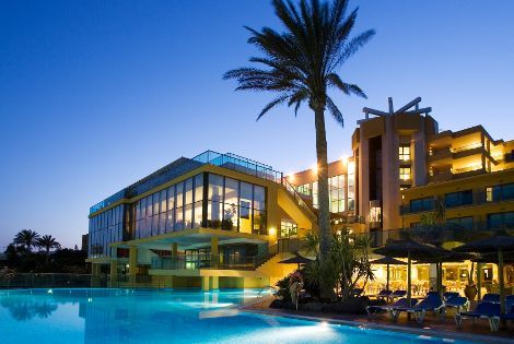 Façade de l'hôtel - vue de nuit - Paraiso Playa