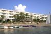 façade de l'hôtel au bord de la promenade - arenal