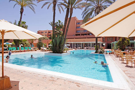 PISCINE EXTERIEUR - Kenzi Farah