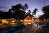 Piscine vue de nuit - Berjaya Beau Vallon