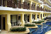 Chambres et piscine - Woraburi Phuket Resort