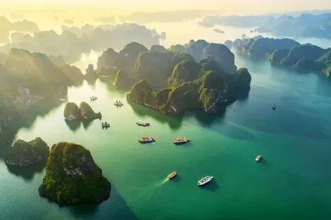 Vietnam-Hanoi, Circuit Des Rivières de Sapa à la Baie d'Halong