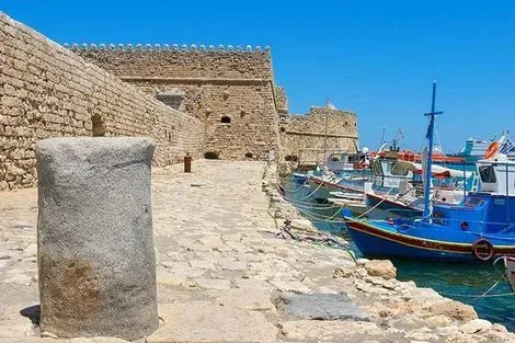 Crète-Heraklion, Combiné hôtels Périples depuis la Crète 2 îles en 1 semaine - Crète et Santorin en catégorie standard