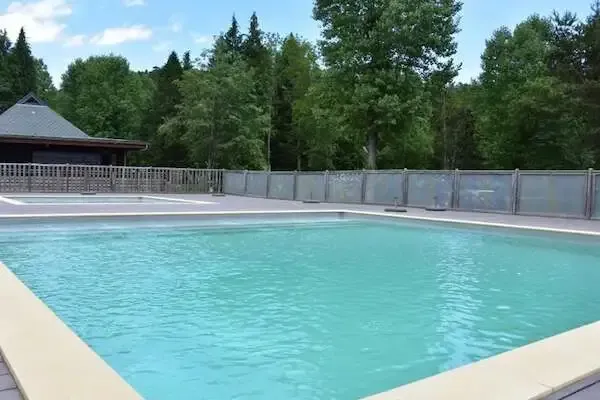 France : Camping Domaine du Lac de Chambon