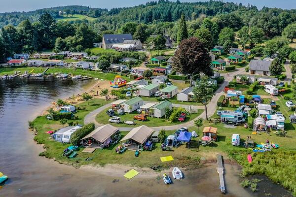 France : Camping Flower Camping Le Port de Neuvic