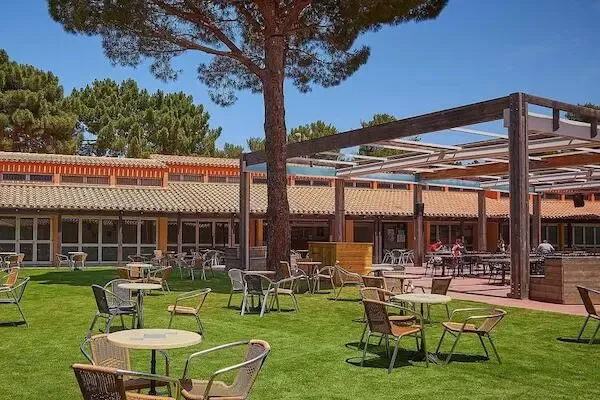 France : Camping Le Roussillonnais