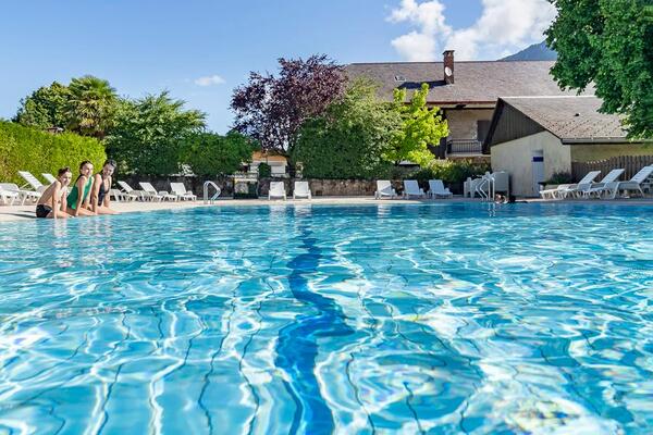 France : Camping Romanée - la Ferme de la Serraz