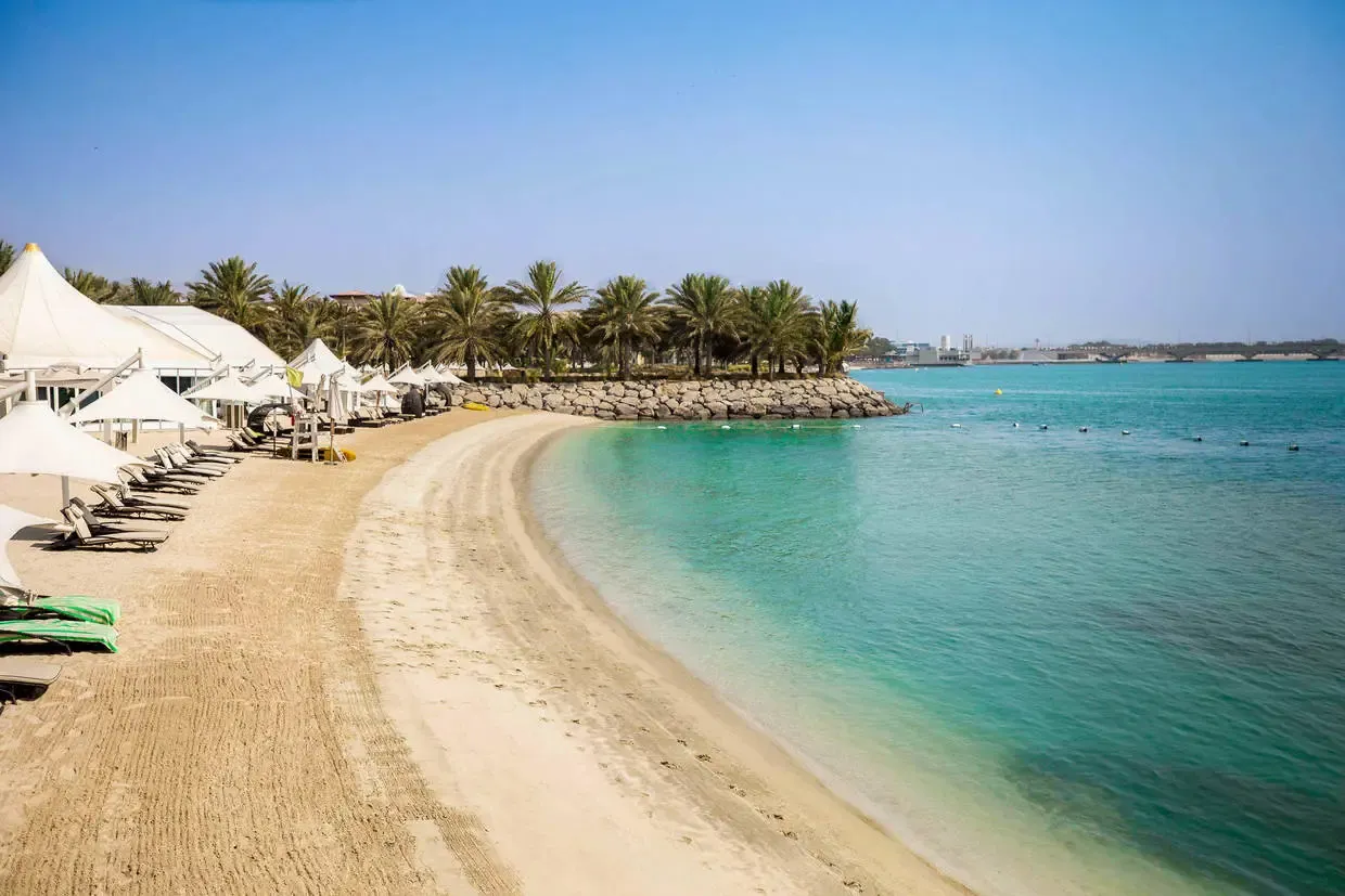 Abu Dhabi : Club Jumbo Traders Hotel