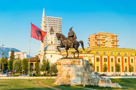 Tirana, SKANDERBERG