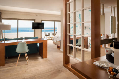 Junior Suite Select