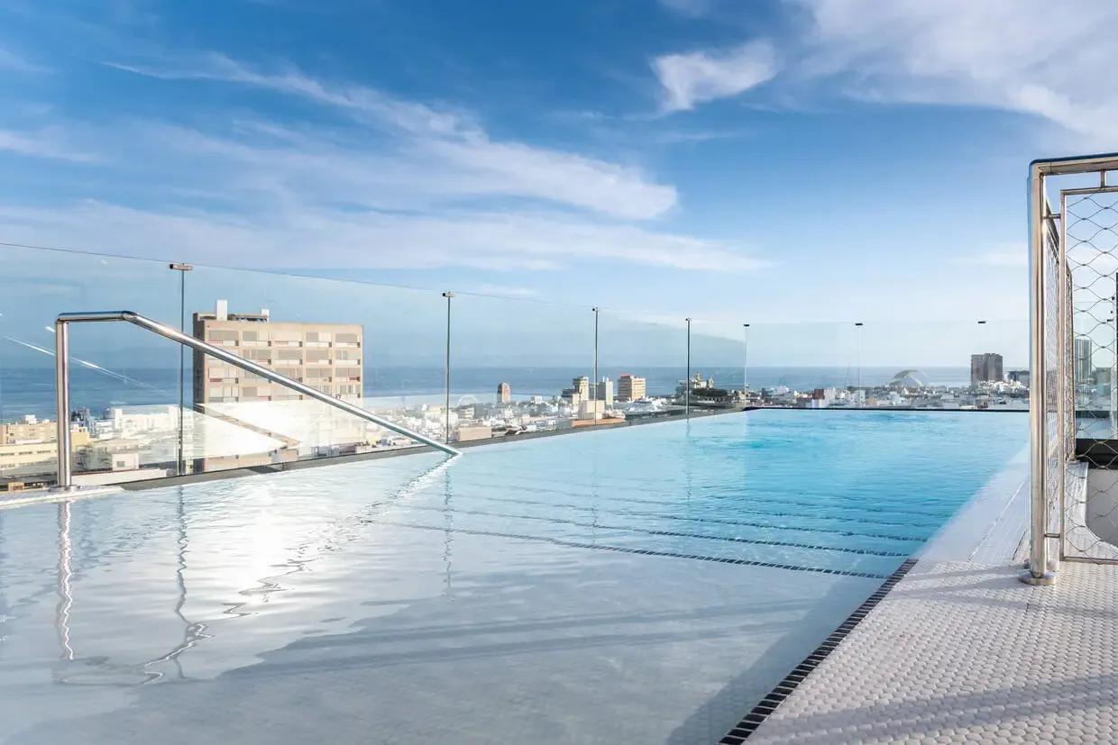 Canaries : Hôtel Barcelo Santa Cruz Contemporaneo, Fram City Tenerife