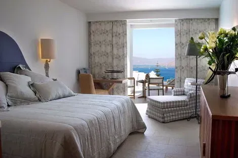 chambre supérieure vue mer piscine à partager