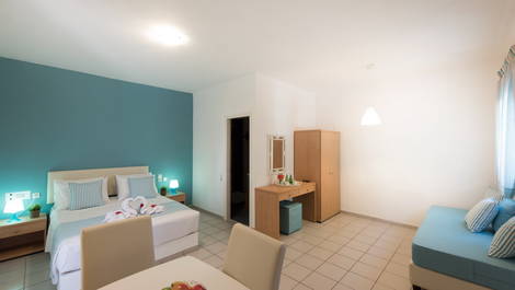 Chambre vue jardin et canapé lit