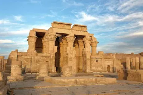 Croisière Ramses II-Le Nil, Caire et Pyramides + Alexandrie (en option) le_caire Egypte