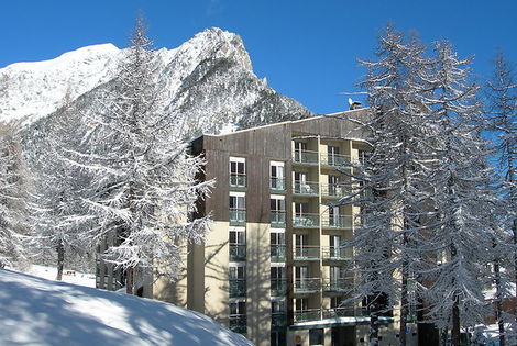 France Alpes-Montgenevre, Village club de Montgenèvre + forfait et matériel de ski 3*