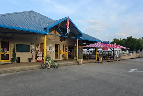 Camping Les Bords de Loue brevans France