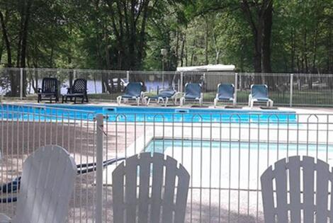 Camping de l'Etang du Merle crux_la_ville France