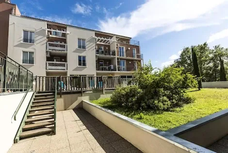 Résidence locative Terres de France - Côté Provence greouxlesbains France