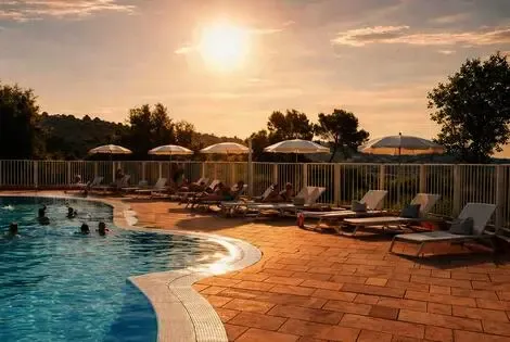 Camping Le Parc des Chênes la_croixvalmer France