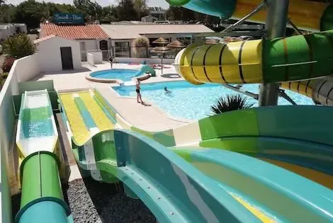 Camping Domaine Des Salins sainthilairederiez France