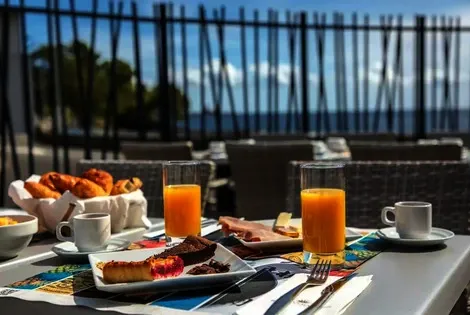 Hôtel SOWELL HÔTELS La Plage saintraphael France