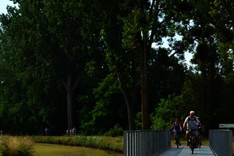 Camping Canal de Berry st_amand_montrond France