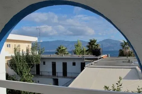 Grece-Athenes, Résidence hôtelière Theo 3* sup + location de voiture cat A