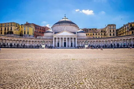 Naples (piazza del Plebiscito)