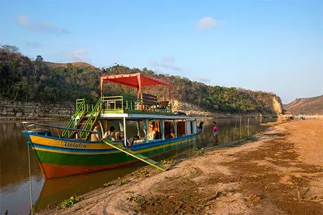 Chaland sur le fleuve Tsiribihinha