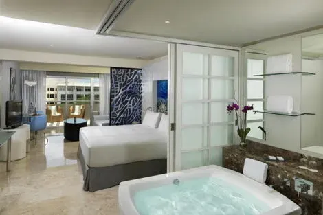 Chambre avec bain à remous