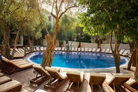 Montenegro-Tivat, Club Jumbo Vile Oliva 4*
