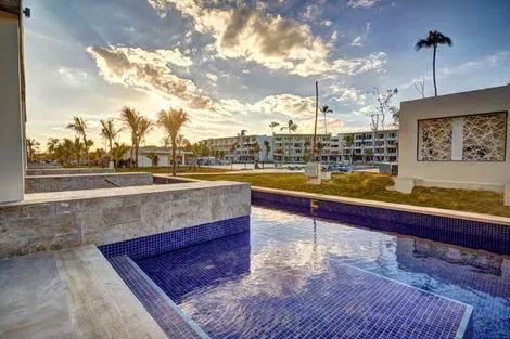 luxury junior suite swim-out