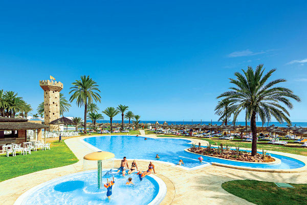 Club de vacances pour jeunes celibataires